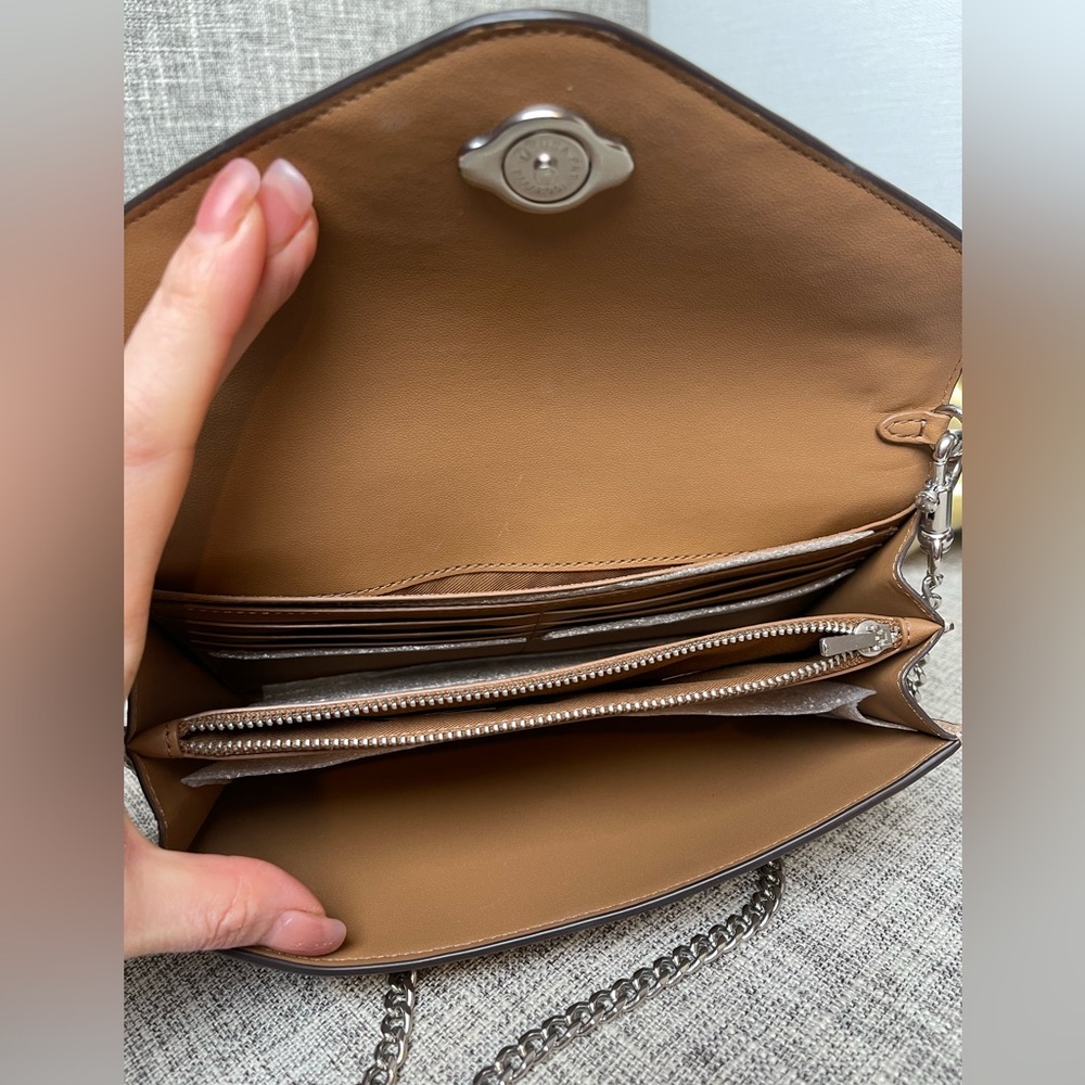 $139(NWT) Coach Tammie Clutch Crossbody with floral Whipstitch. - Picture 6 of 12